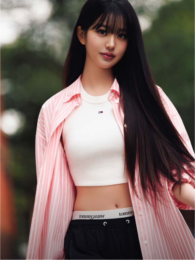 Model wearing Tommy Jeans cropped fit shirt with overshirt on walking down the street