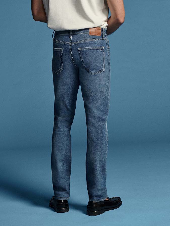 Back of a model wearing a Tommy Hilfiger Slim Jeans