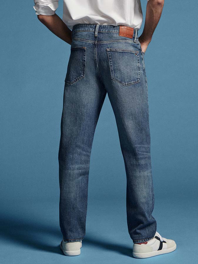 Back of a model wearing a Tommy Hilfiger Relaxed Jeans