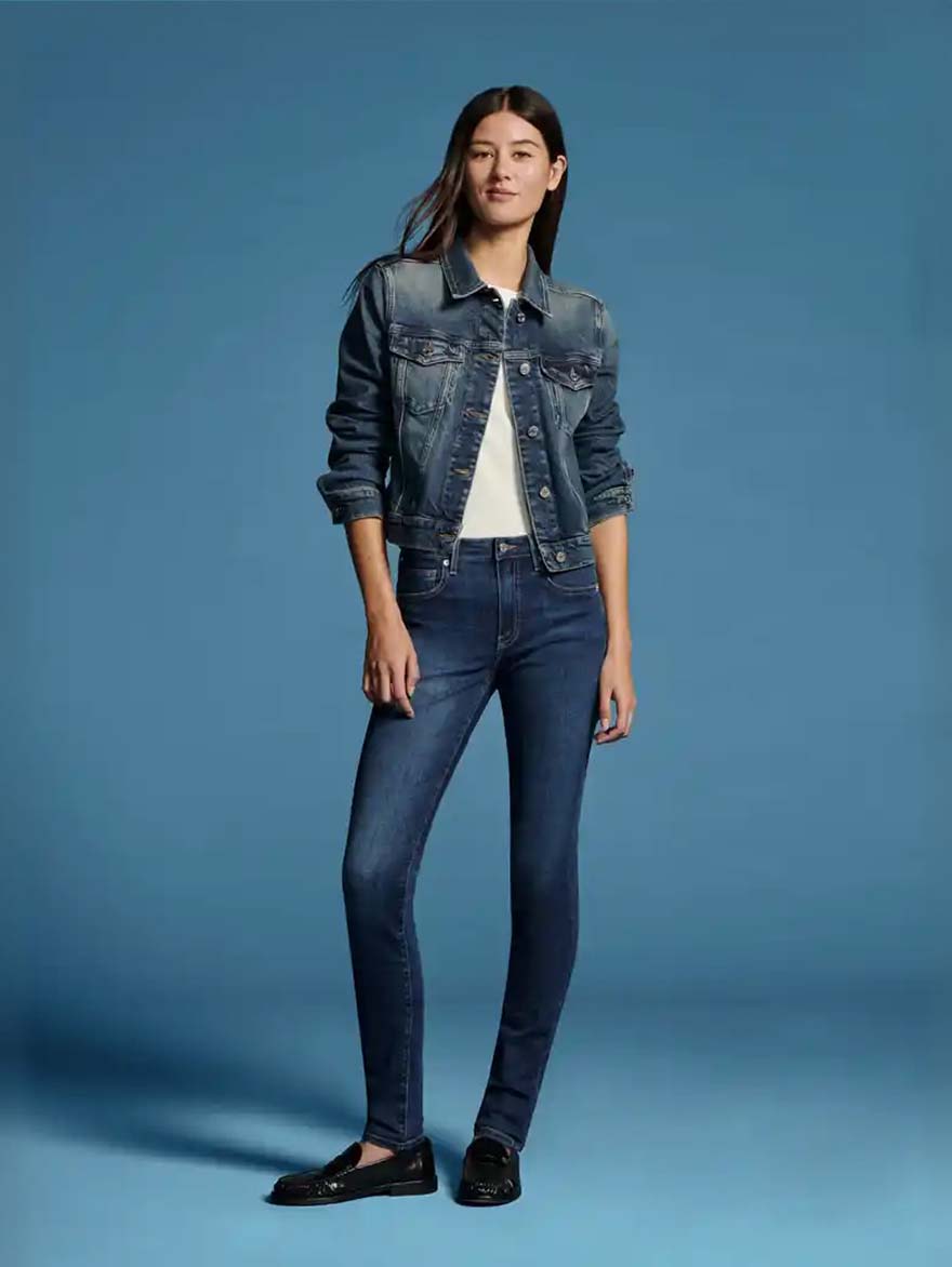 Model wearing a skinny Tommy Hilfiger Jeans