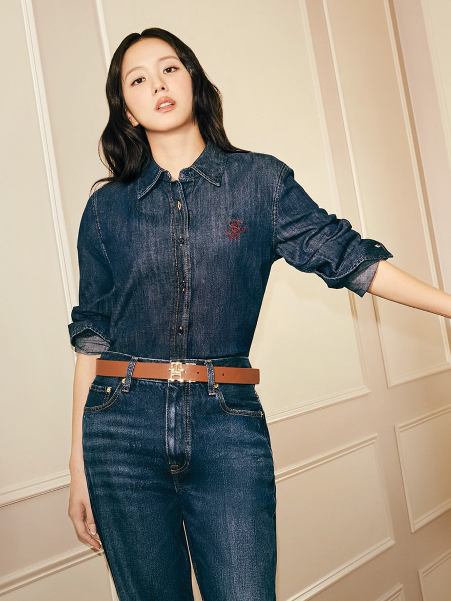 Jisoo wearing a Tommy Hilfiger outfit.